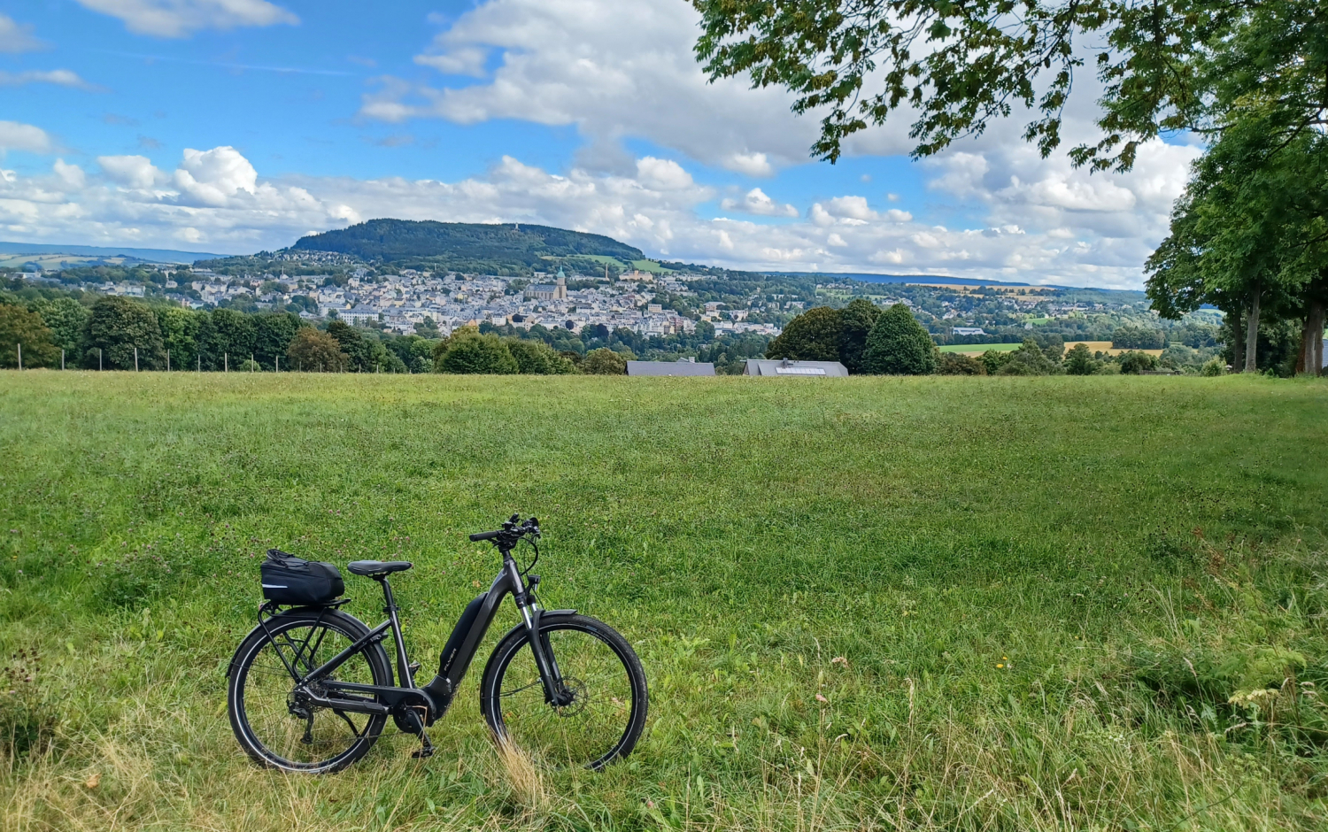 Blick von Frohnau nach Annaberg und auf den Pöhlberg